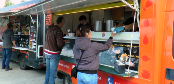 Przedmajówkowa Inwazja Food Trucków w Parku Sieleckim – TV Sosnowiec