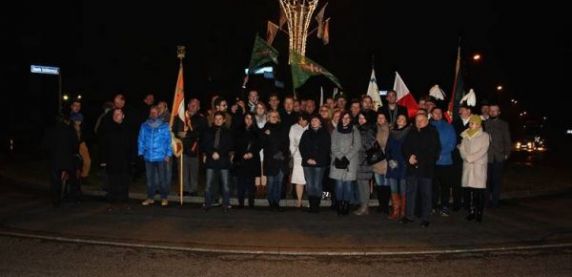 37. rocznica wprowadzenia stanu wojennego. Uroczystości przy rondzie Solidarności w Niwce