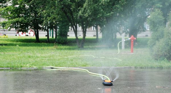 Kurtyny wodne na upalne dni znów działają
