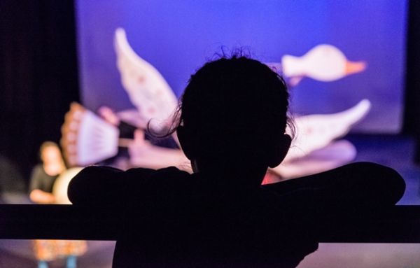 Noc w teatrze, koncerty, mecze i stare samochody