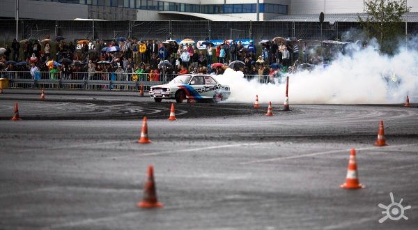 Wyścigi uliczne i driftingowe w obiektywie