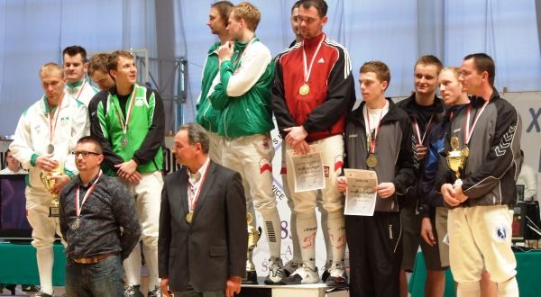 Szermiercze drużyny na podium mistrzostw Polski