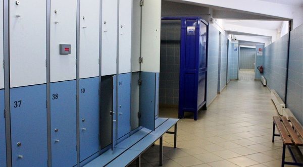 Pływalnia z nowym systemem i szafkami