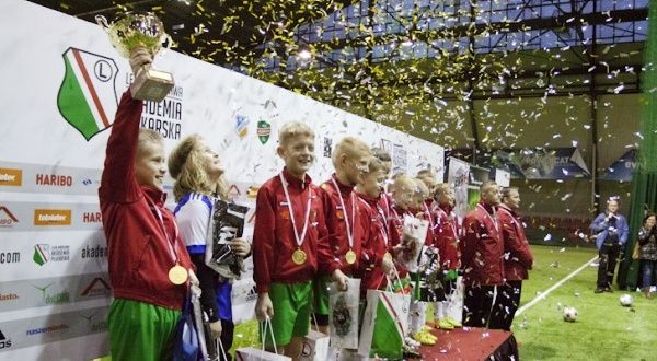 Piłkarska młodzież triumfuje w Warszawie